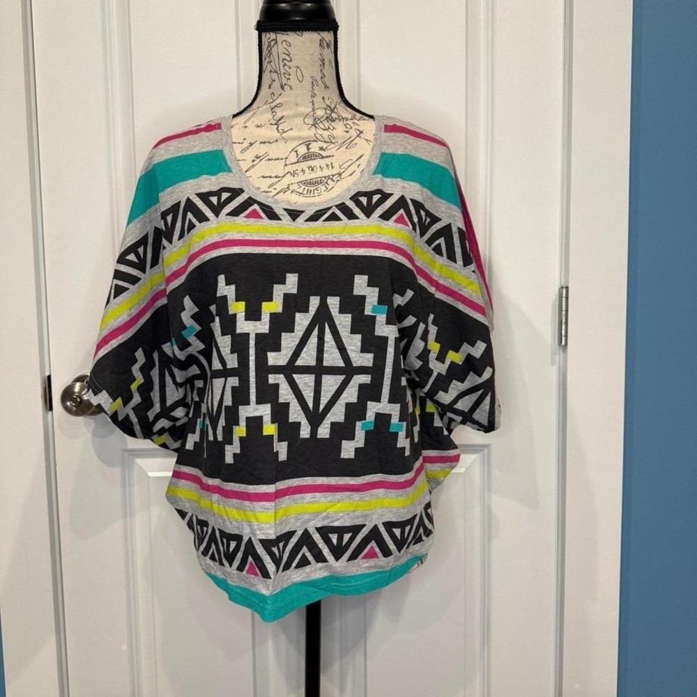 Forever 21 Womans Colorful Abstract Top Size Small